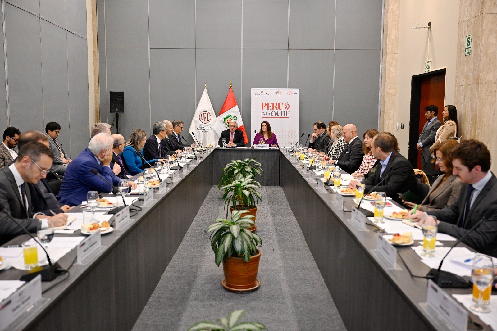 Reunión con embajadores de los países OCDE
