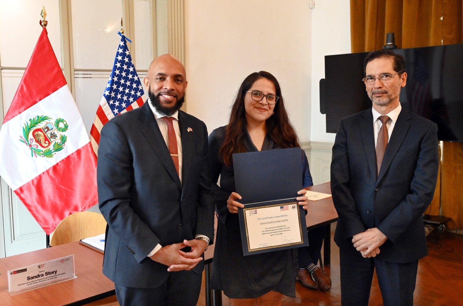 Clausura de seminario de inglés para servidores públicos - Imagen 4