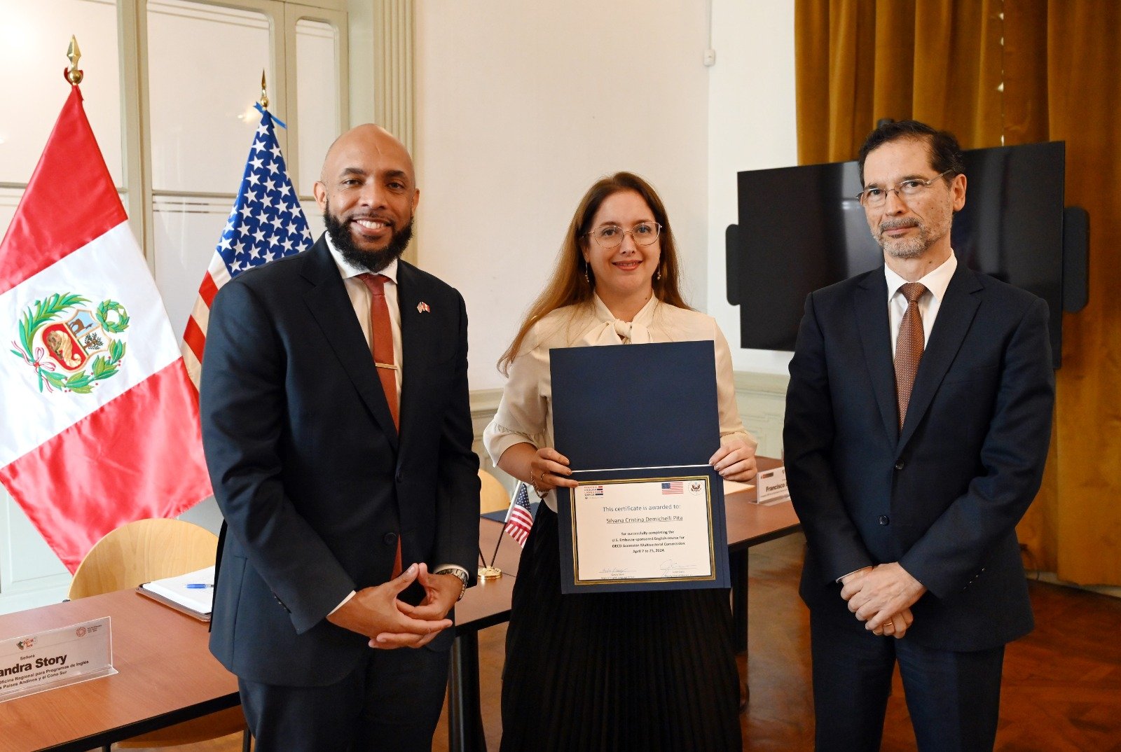 Clausura de seminario de inglés para servidores públicos - Imagen 3