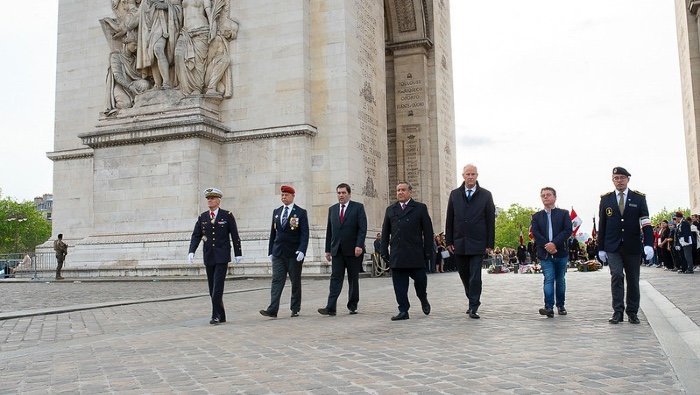Premier Adrianzén llegó a Francia para participar en la Reunión del Consejo a Nivel Ministerial de la OCDE