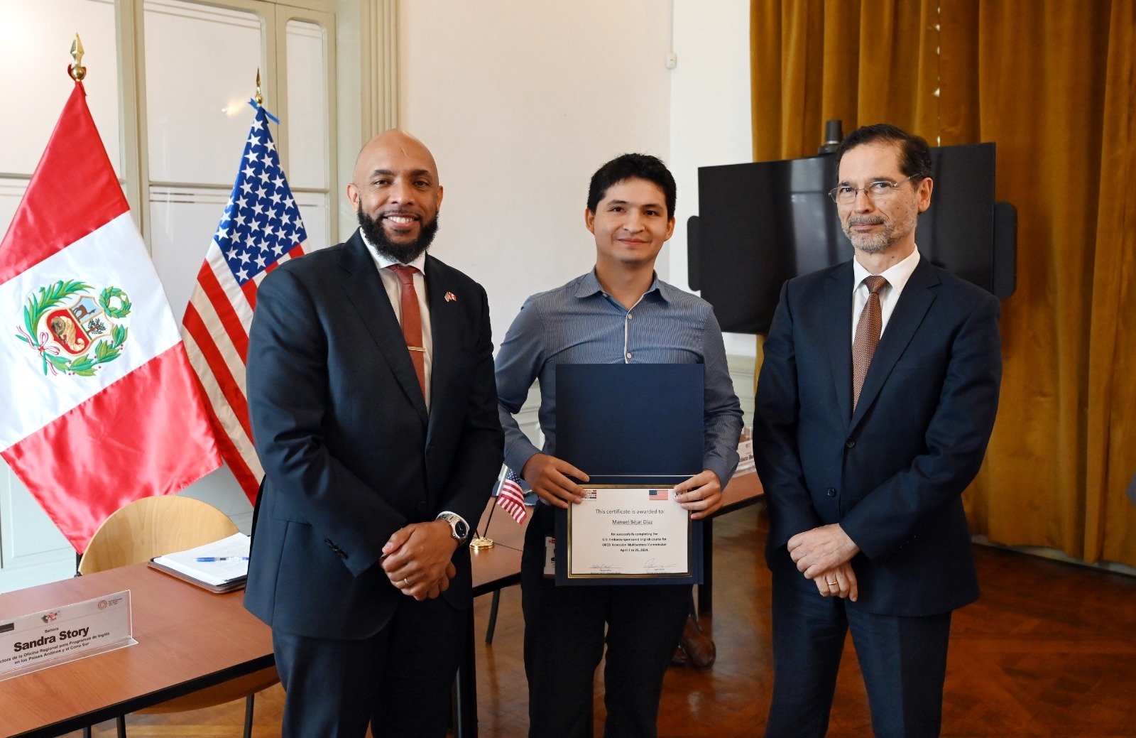 Clausura de seminario de inglés para servidores públicos - Imagen 2